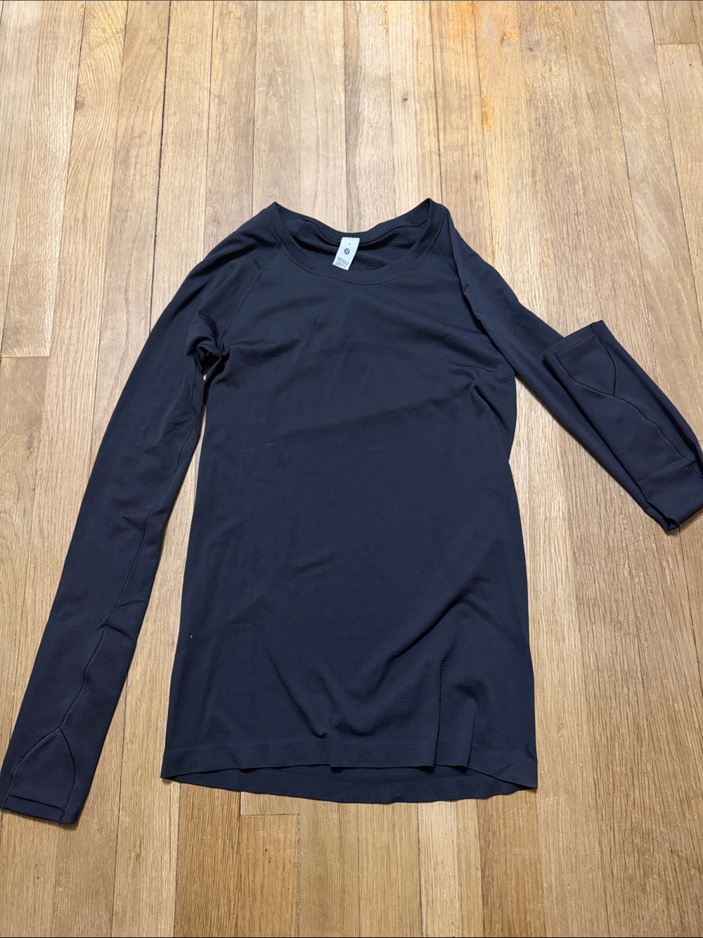 lululemon athletica Long Sleeve Tee in Black